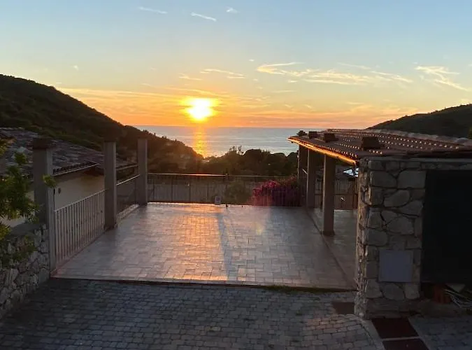 Nisportino, Elba. Bilocale Con Patio Vista Mare. Vakantiehuis Casale Gastagno