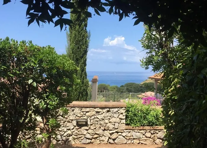 Nisportino, Elba. Bilocale Con Patio Vista Mare. Casale Gastagno