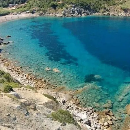 Nisportino, Elba. Bilocale Con Patio Vista Mare. بيت للعطل *