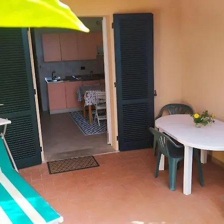 Nisportino, Elba. Bilocale Con Patio Vista Mare.