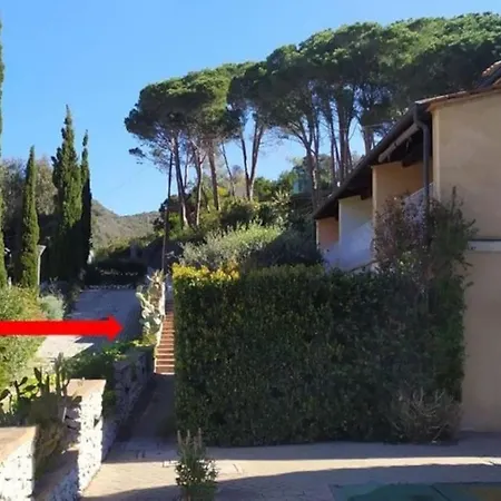 Nisportino, Elba. Bilocale Con Patio Vista Mare.