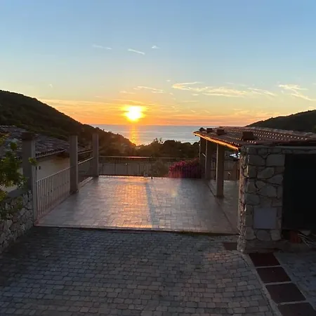 Nisportino, Elba. Bilocale Con Patio Vista Mare. Vakantiehuis Casale Gastagno