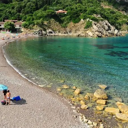 Nisportino, Elba. Bilocale Con Patio Vista Mare. Casale Gastagno