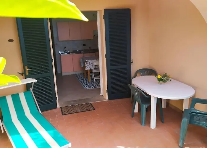 Nisportino, Elba. Bilocale Con Patio Vista Mare.